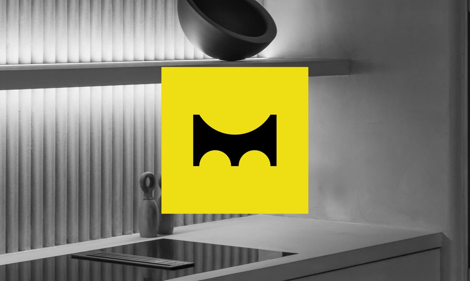 black and white photo of a kitchen with Magnameta's yellow boxed icon on top